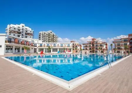 Apartamento 2 комнаты в комплексе Royal Sun, расположенном всего в 500 метрах от моря