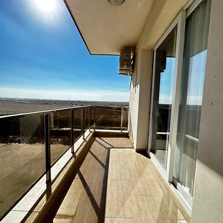 2 комнаты в комплексе Royal Sun, расположенном всего в 500 метрах от моря דירה *