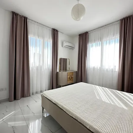 2 комнаты в комплексе Royal Sun, расположенном всего в 500 метрах от моря